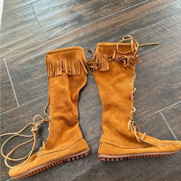 Minnetonka knee high fringe suede moccasins - Picture 2 of 6